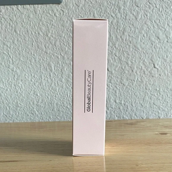 Global Beauty Care Glowing Vitamin C Facial Serum - Picture 2 of 11